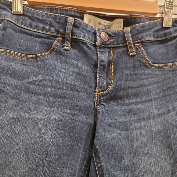 The A&F Jegging | Original Back Pocket Stitching | Size 2 | Dark Wash - Picture 7 of 8